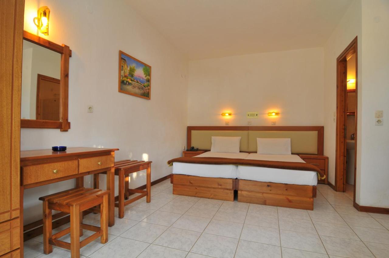 Hotel Emerald Chrysi Ammoudia Luaran gambar