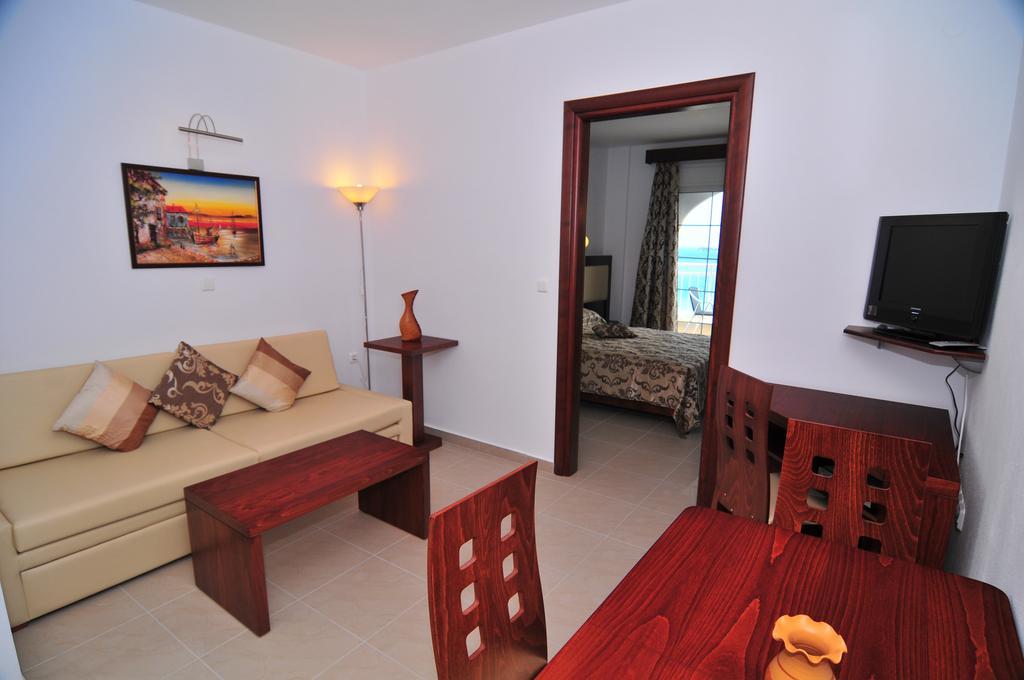 Hotel Emerald Chrysi Ammoudia Luaran gambar